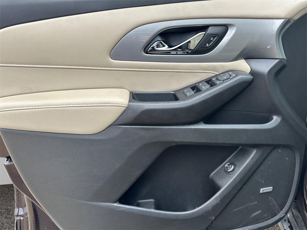 used 2022 Chevrolet Traverse car, priced at $31,798