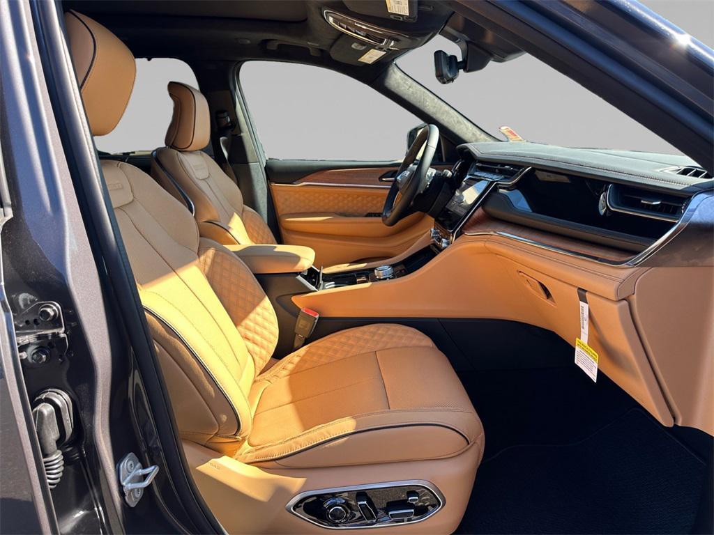 new 2025 Jeep Grand Cherokee car, priced at $73,145