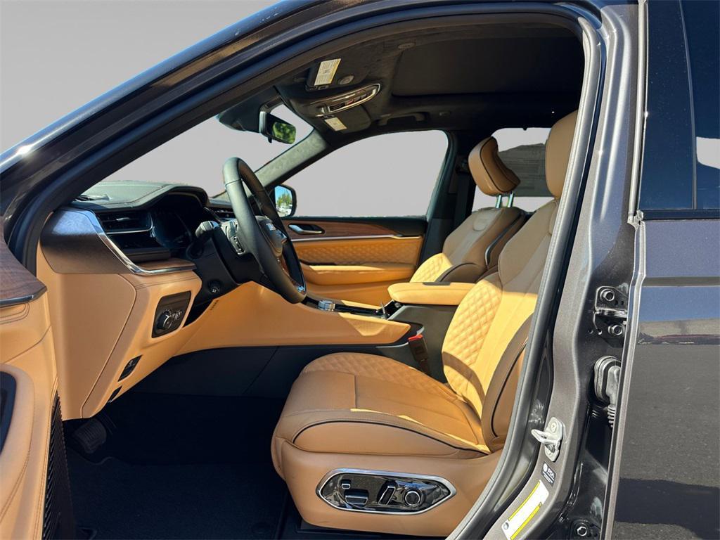 new 2025 Jeep Grand Cherokee car, priced at $73,145