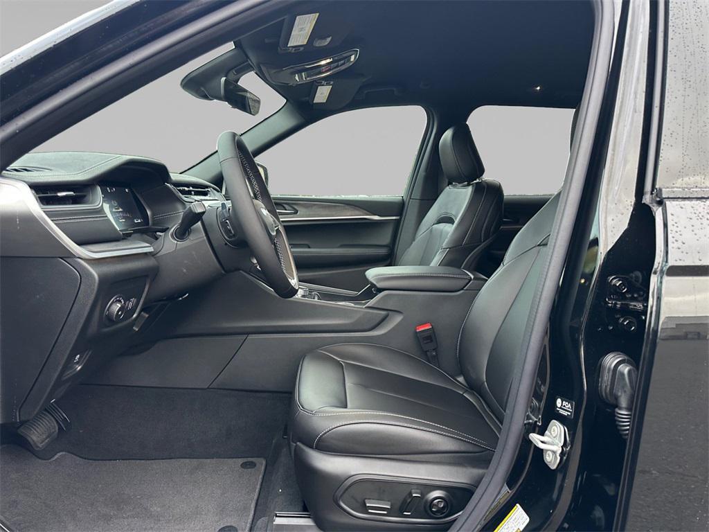 new 2025 Jeep Grand Cherokee car, priced at $46,240