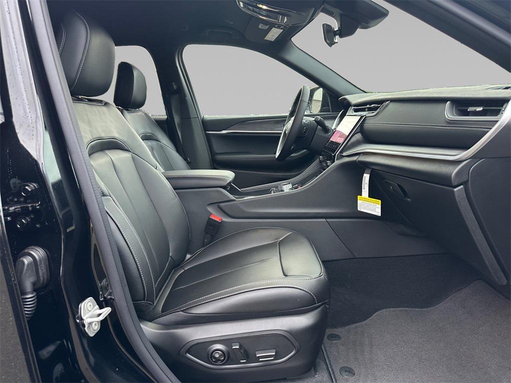 new 2025 Jeep Grand Cherokee car, priced at $46,240