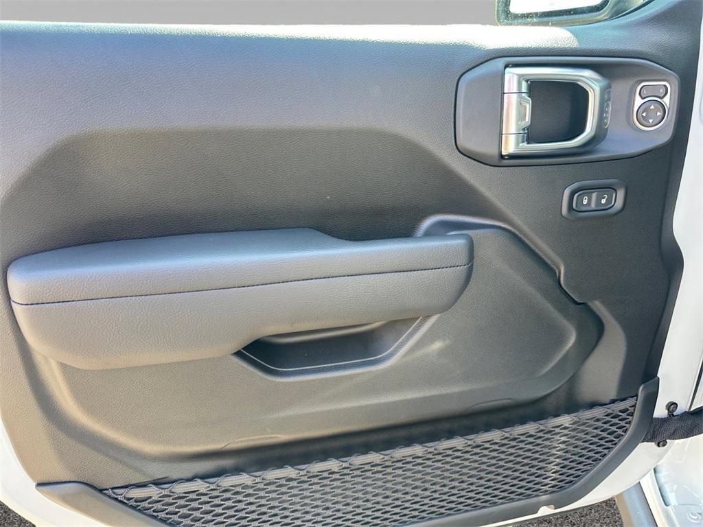 new 2025 Jeep Wrangler car, priced at $53,216