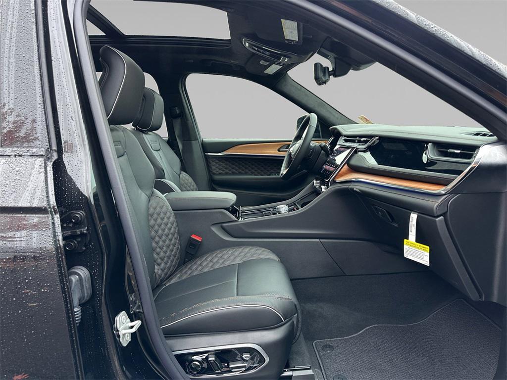 new 2025 Jeep Grand Cherokee car, priced at $70,150