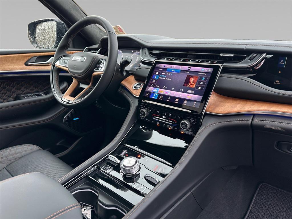 new 2025 Jeep Grand Cherokee car, priced at $70,150