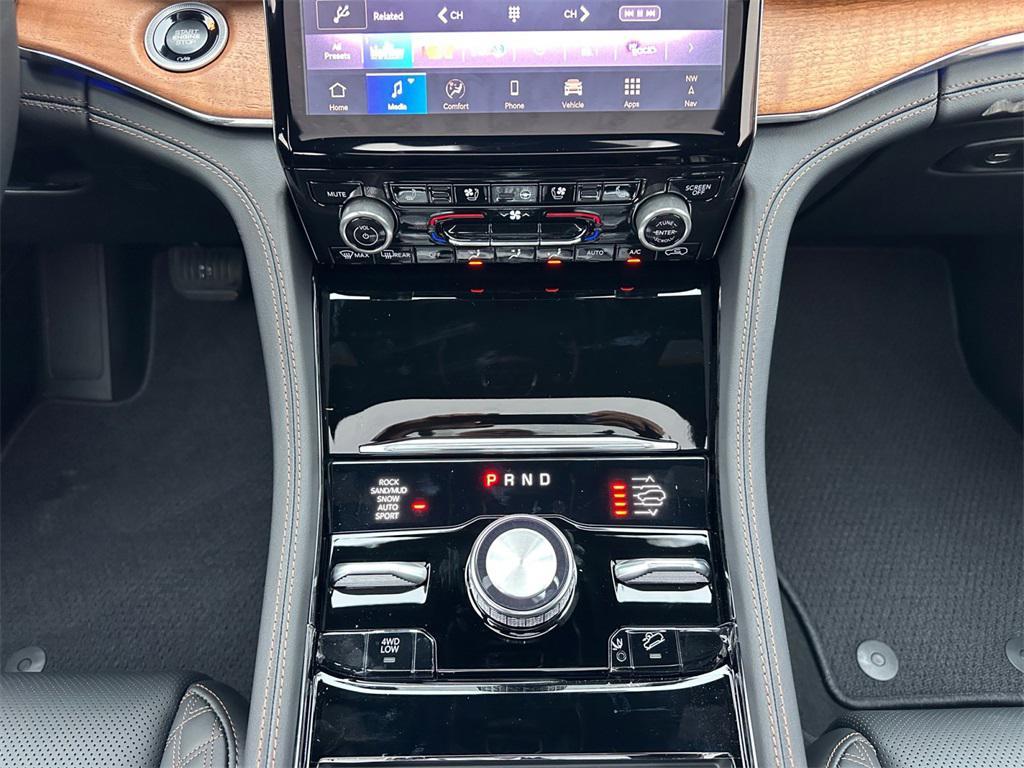 new 2025 Jeep Grand Cherokee car, priced at $70,150