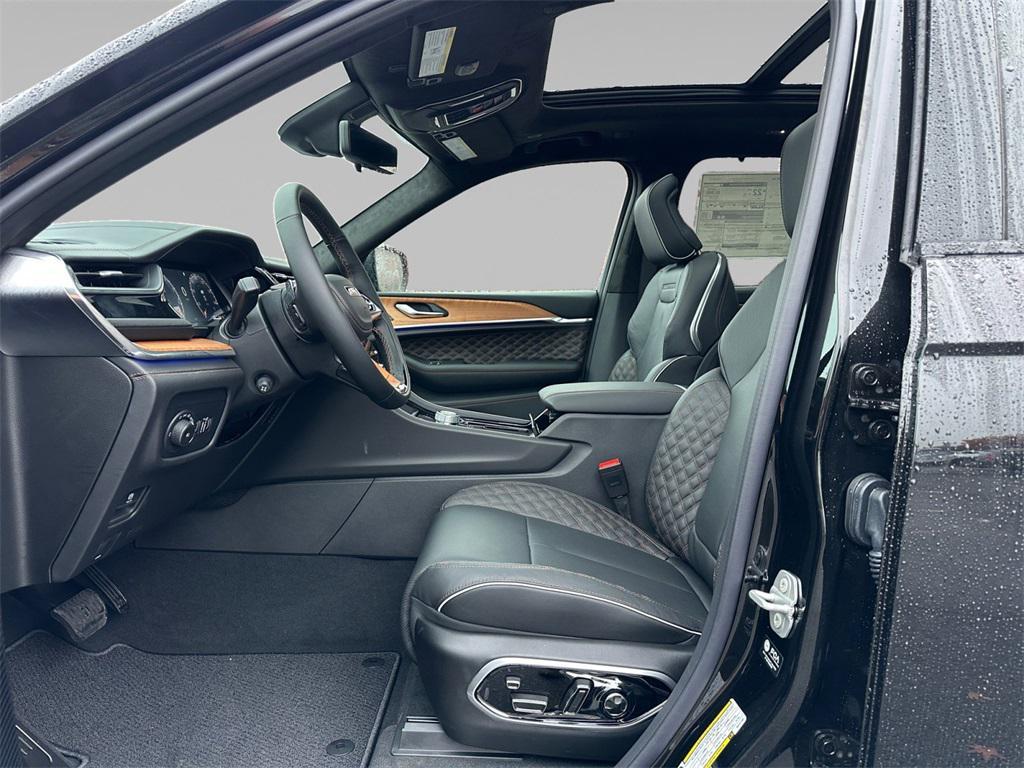 new 2025 Jeep Grand Cherokee car, priced at $70,150