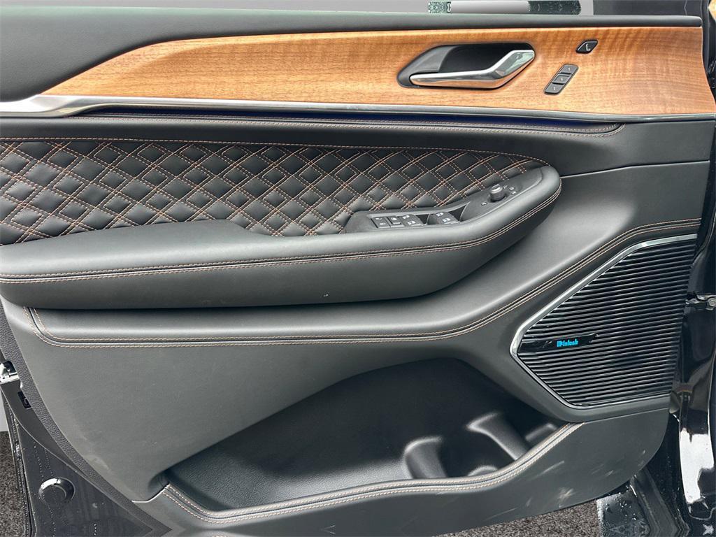 new 2025 Jeep Grand Cherokee car, priced at $70,150