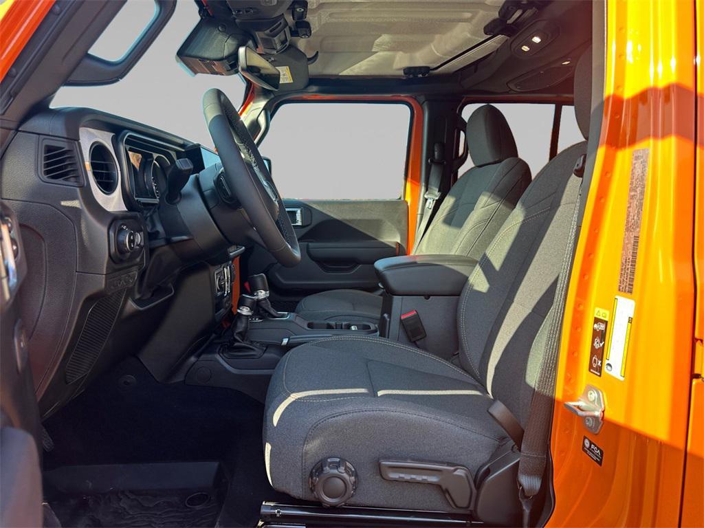 new 2025 Jeep Gladiator car, priced at $53,983