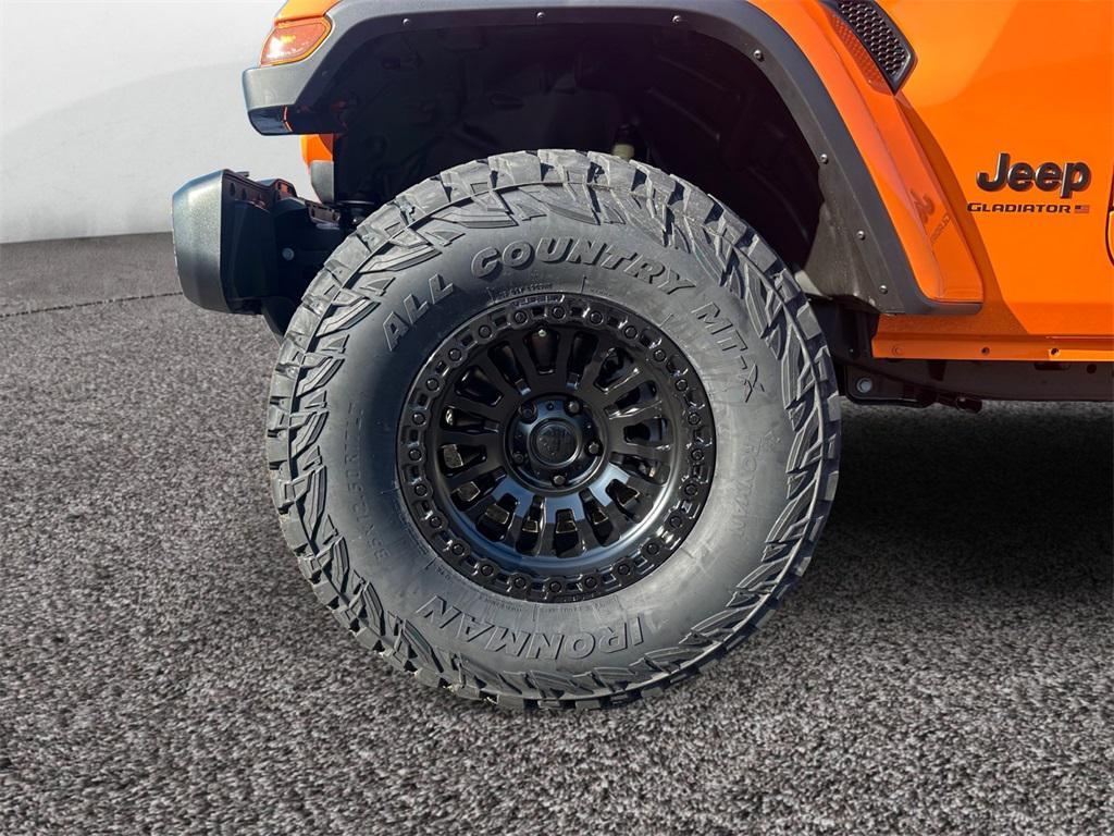 new 2025 Jeep Gladiator car, priced at $53,983
