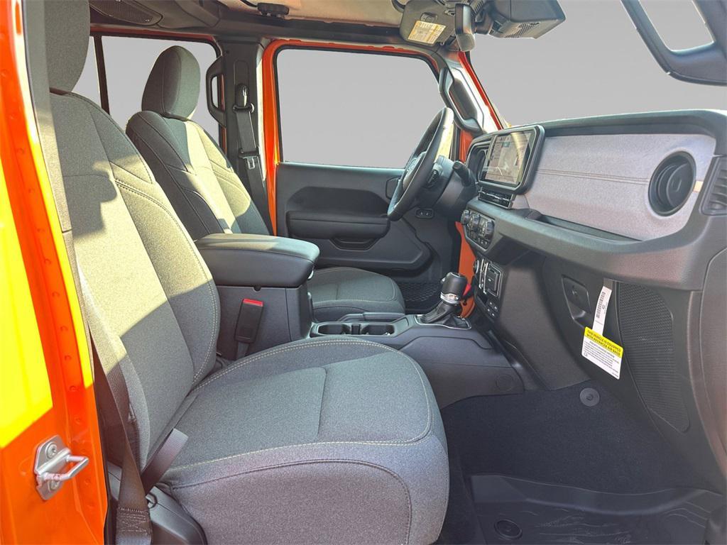 new 2025 Jeep Gladiator car, priced at $53,983