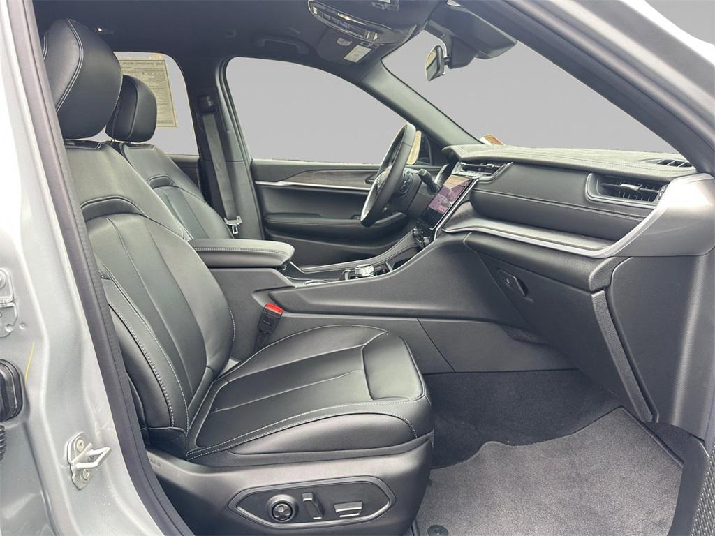 new 2025 Jeep Grand Cherokee car, priced at $46,240