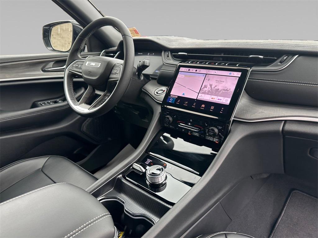 new 2025 Jeep Grand Cherokee car, priced at $46,240