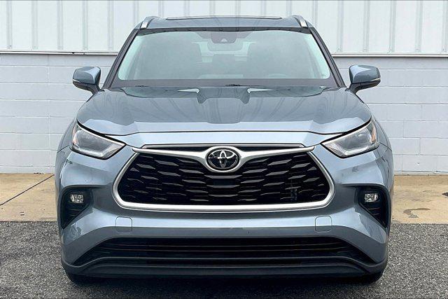used 2021 Toyota Highlander car, priced at $27,500