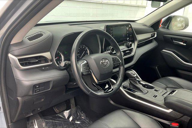 used 2021 Toyota Highlander car, priced at $27,500