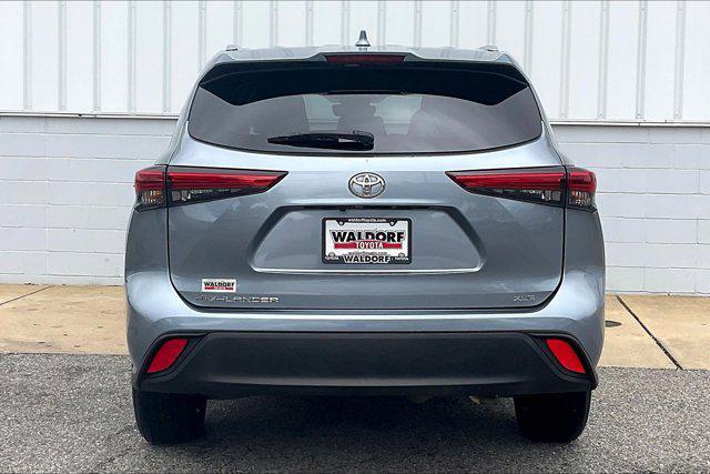 used 2021 Toyota Highlander car, priced at $27,500