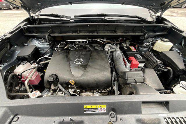 used 2021 Toyota Highlander car, priced at $27,500