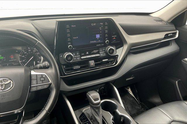 used 2021 Toyota Highlander car, priced at $27,500