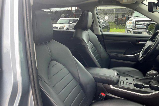 used 2021 Toyota Highlander car, priced at $27,500