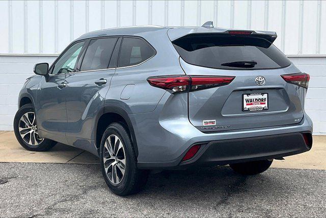 used 2021 Toyota Highlander car, priced at $27,500