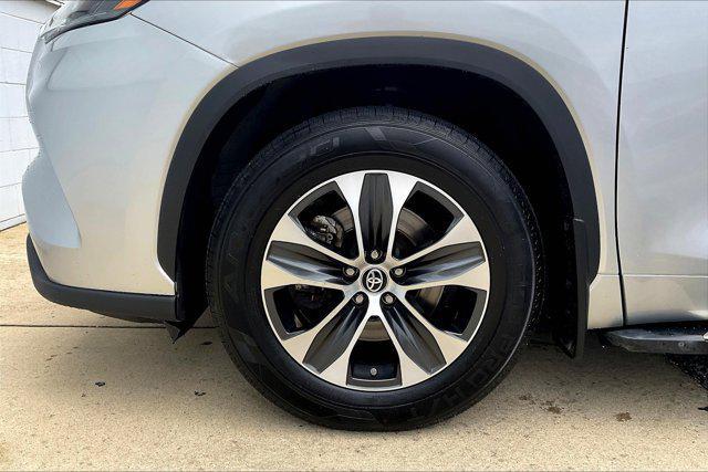 used 2022 Toyota Highlander car, priced at $36,950