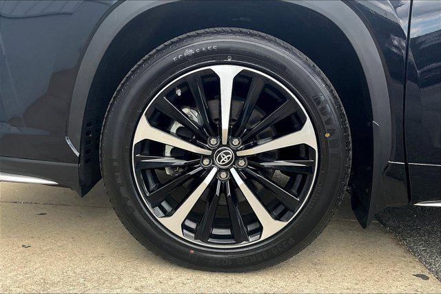 used 2022 Toyota Highlander car, priced at $39,795