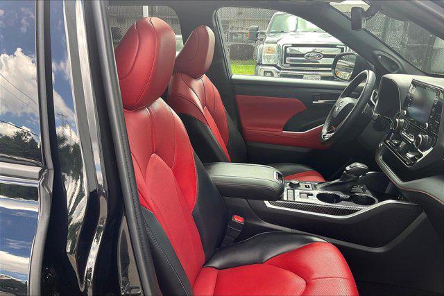 used 2022 Toyota Highlander car, priced at $39,795