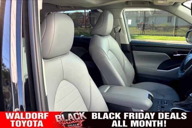used 2024 Toyota Highlander car, priced at $37,500