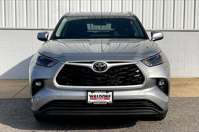 used 2024 Toyota Highlander car, priced at $40,995