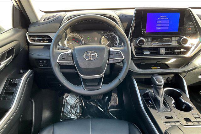 used 2024 Toyota Highlander car, priced at $40,995
