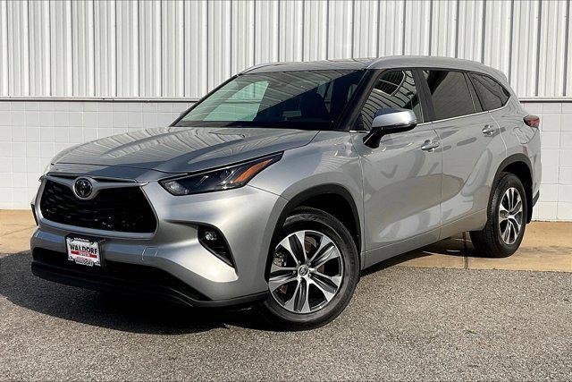 used 2024 Toyota Highlander car, priced at $40,995