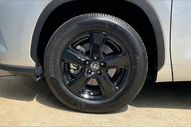 used 2024 Toyota Highlander car, priced at $38,750