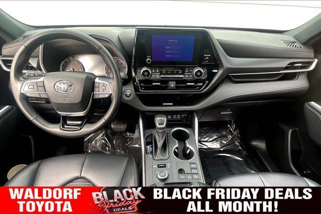 used 2023 Toyota Highlander car, priced at $37,500