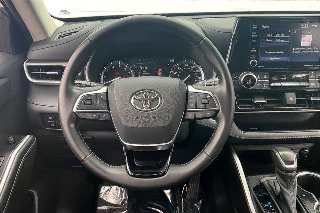used 2021 Toyota Highlander car, priced at $31,200
