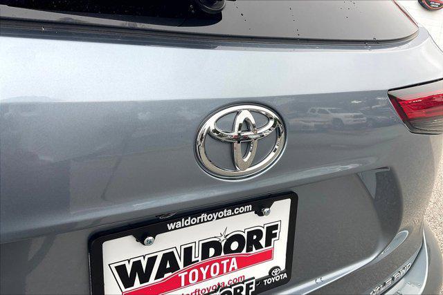 used 2021 Toyota Highlander car, priced at $31,200
