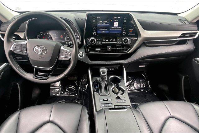 used 2021 Toyota Highlander car, priced at $31,200