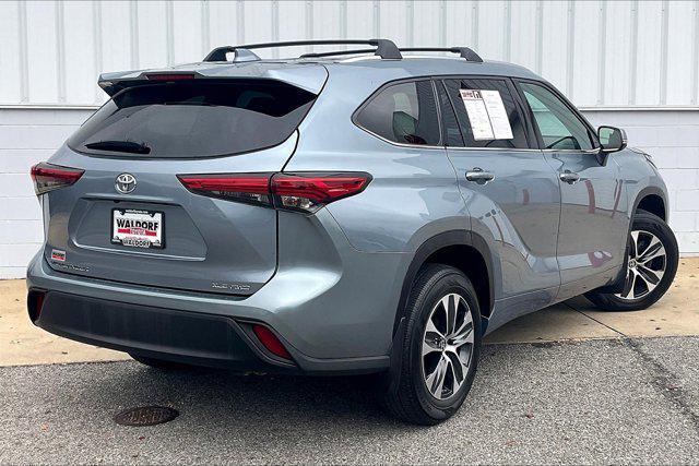 used 2021 Toyota Highlander car, priced at $31,200