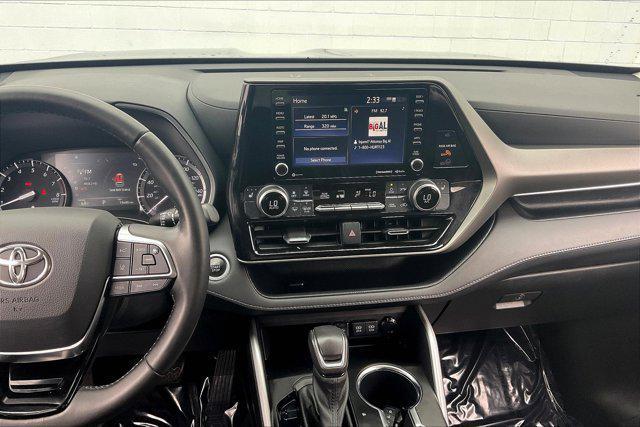 used 2021 Toyota Highlander car, priced at $31,200