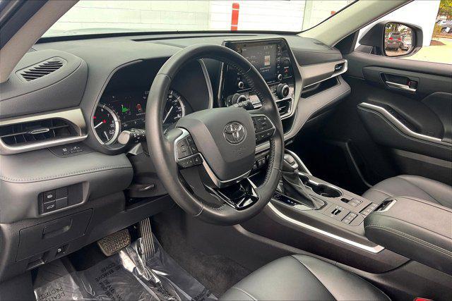 used 2021 Toyota Highlander car, priced at $31,200