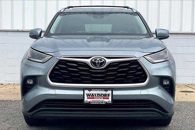 used 2021 Toyota Highlander car, priced at $31,200