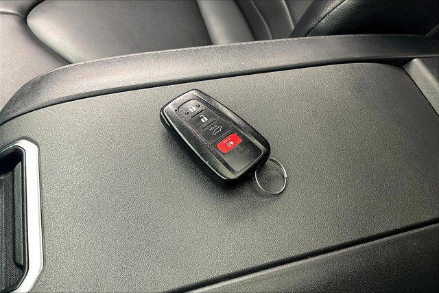 used 2021 Toyota Highlander car, priced at $31,200