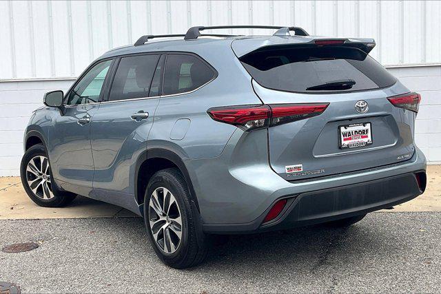 used 2021 Toyota Highlander car, priced at $31,200