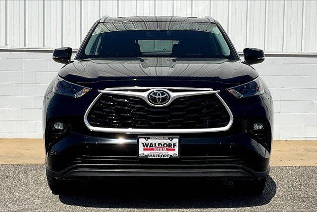 used 2022 Toyota Highlander car, priced at $35,450