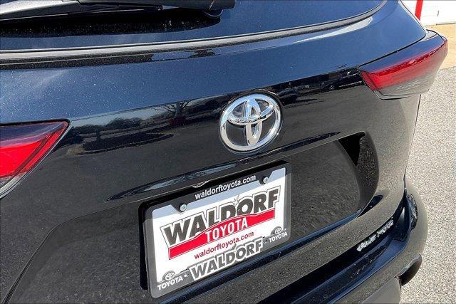 used 2022 Toyota Highlander car, priced at $35,450