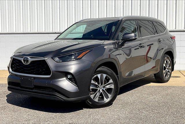 used 2022 Toyota Highlander car, priced at $34,495