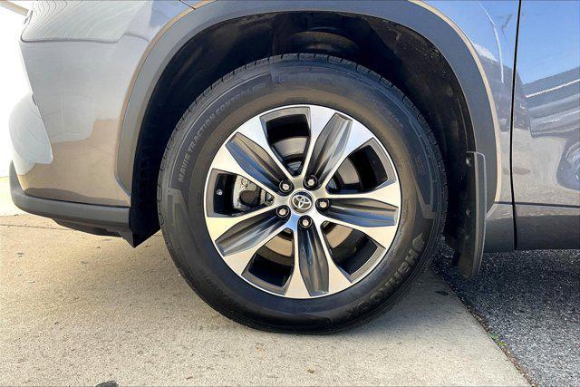 used 2022 Toyota Highlander car, priced at $34,495