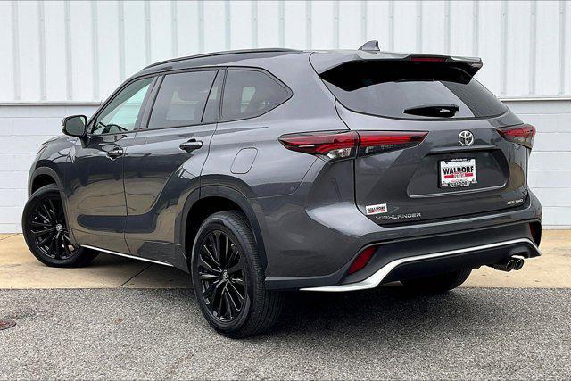 used 2024 Toyota Highlander car, priced at $44,250