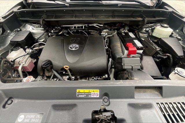 used 2022 Toyota Highlander car, priced at $32,000