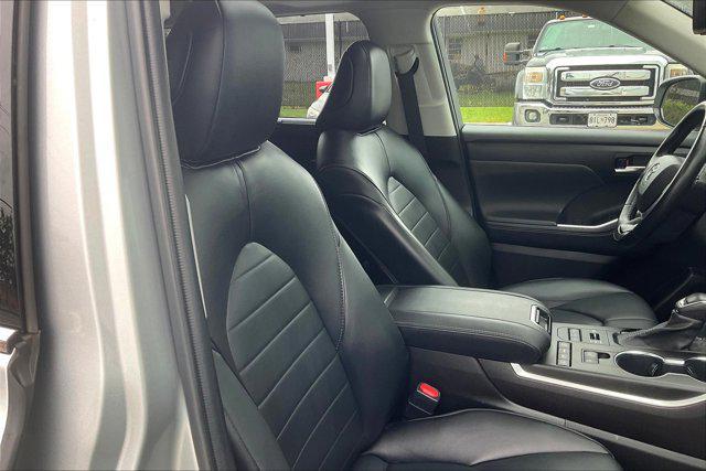 used 2022 Toyota Highlander car, priced at $32,000