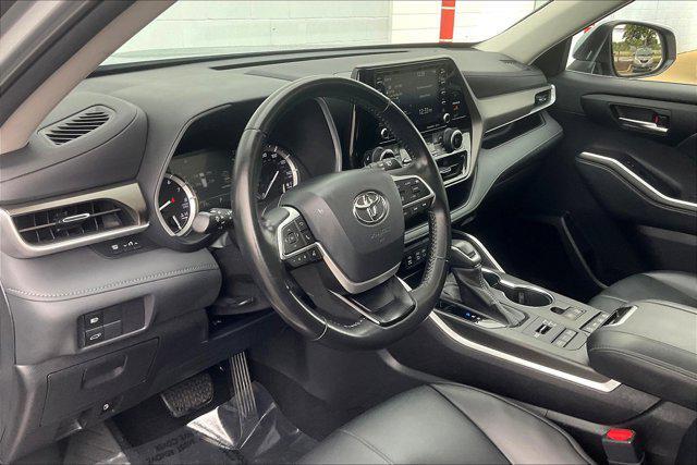 used 2022 Toyota Highlander car, priced at $32,000