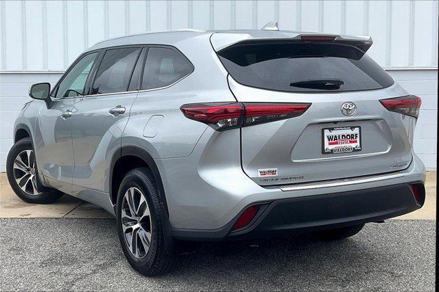used 2022 Toyota Highlander car, priced at $32,000